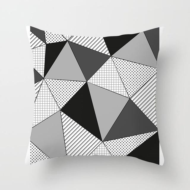 Poszewka ozdobna czarno biała w geometryczne wzory PINO RoomDeco 